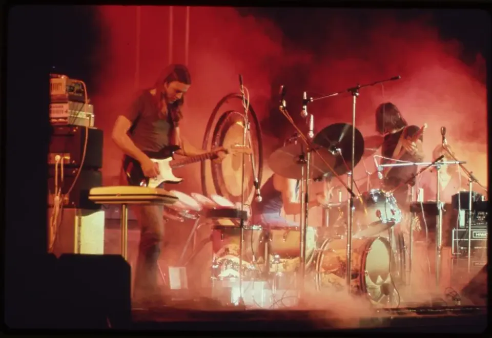 Pink Floyd sur scène pendant le Live à Pompéi