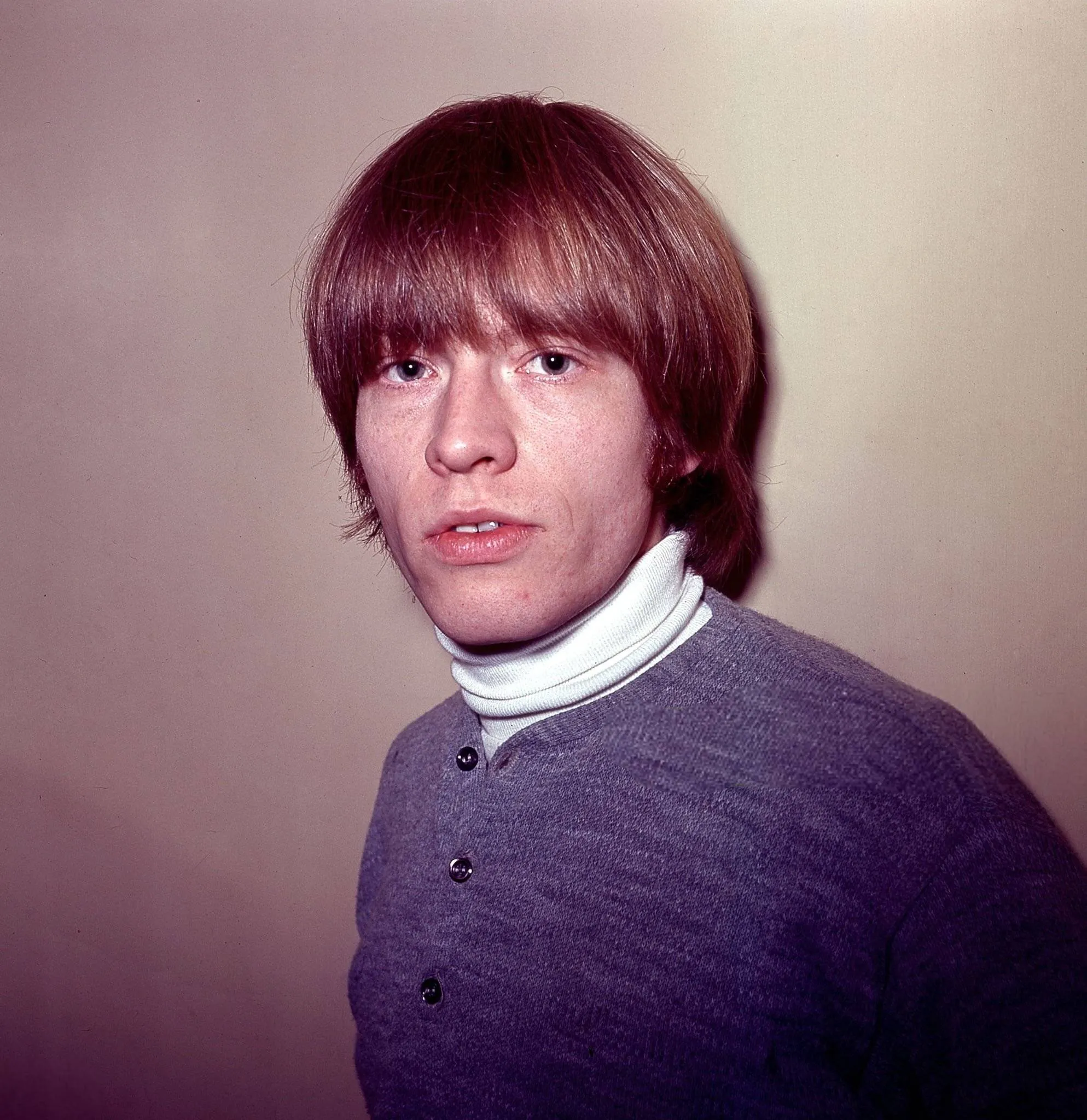 Brian Jones guitare : slide, couleurs et style