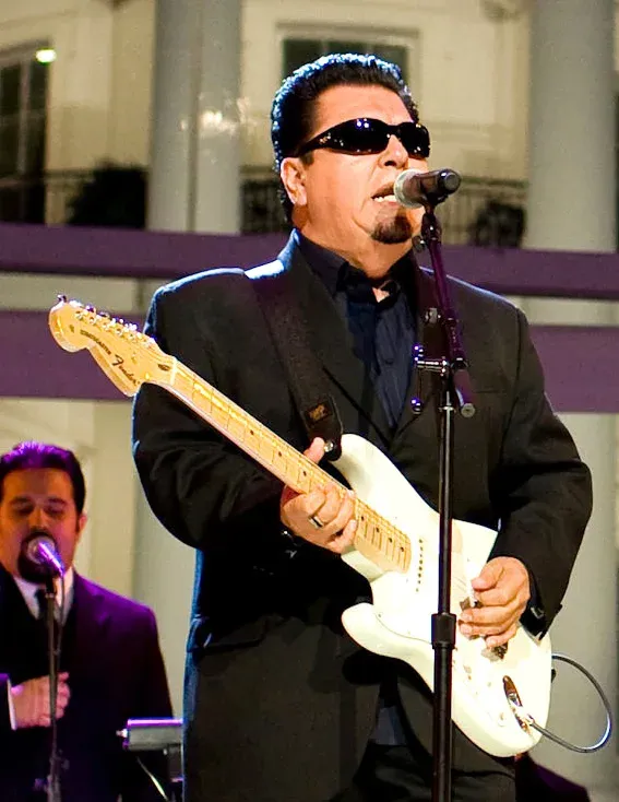 César Rosas guitare : celui qui répond