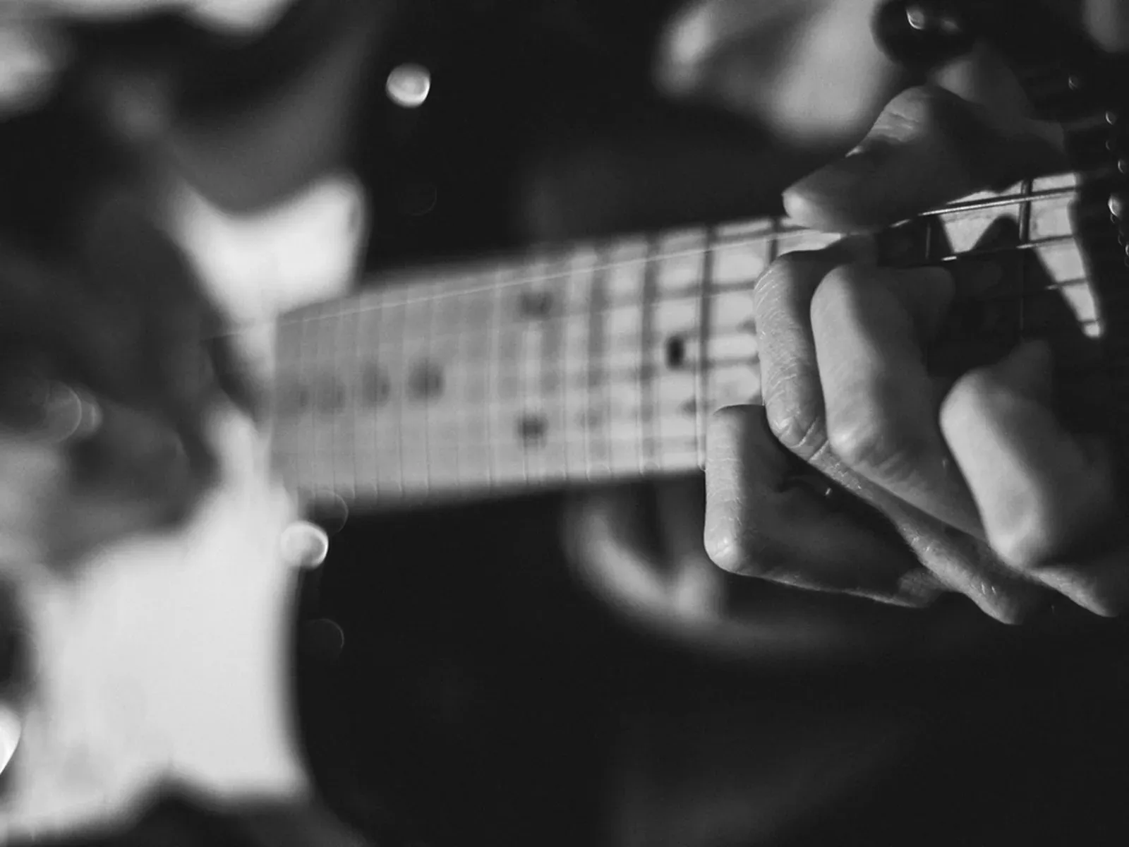 La théorie guitare utile : ce qu’il faut vraiment apprendre