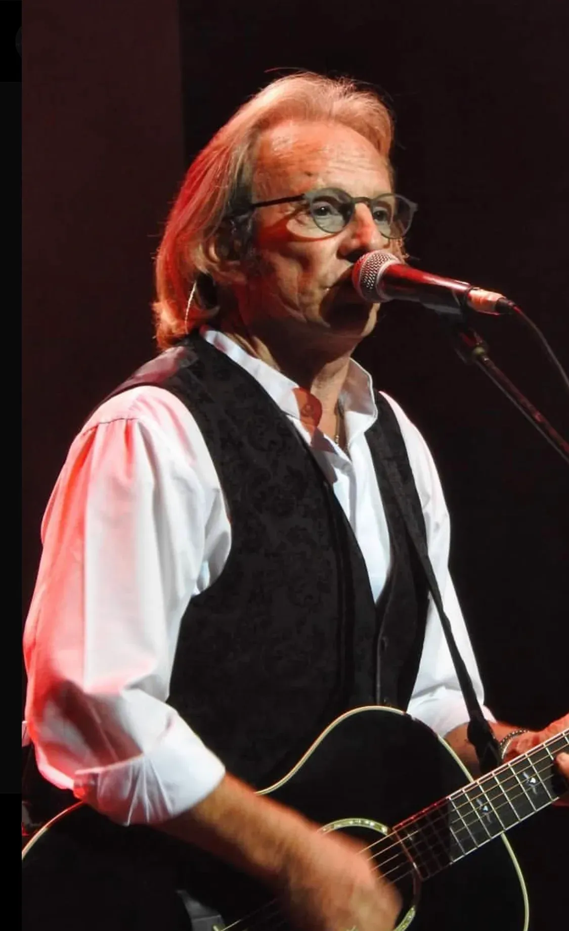 Dewey Bunnell guitare : deux accords, un désert et un numéro un