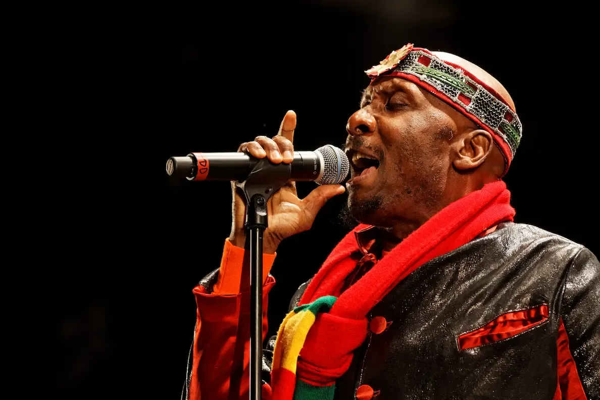 Jimmy Cliff chantant I Can See Clearly Now