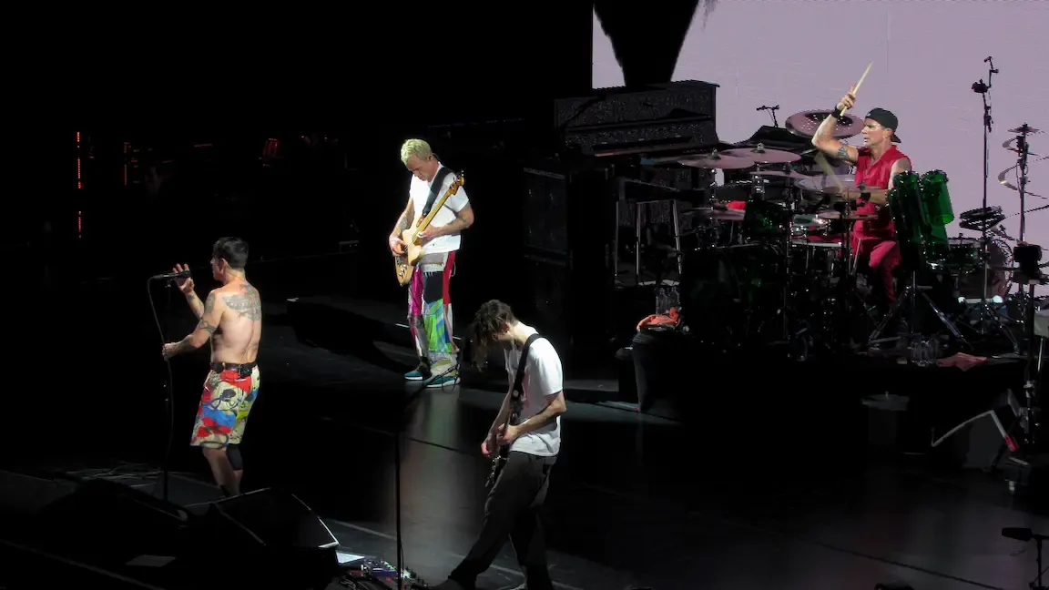 Red Hot Chili Peppers en concert — énergie 90s