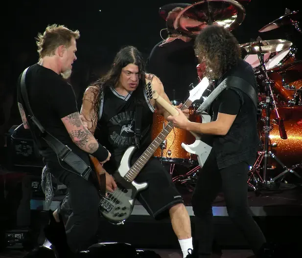 Metallica en concert jouant Fade to Black