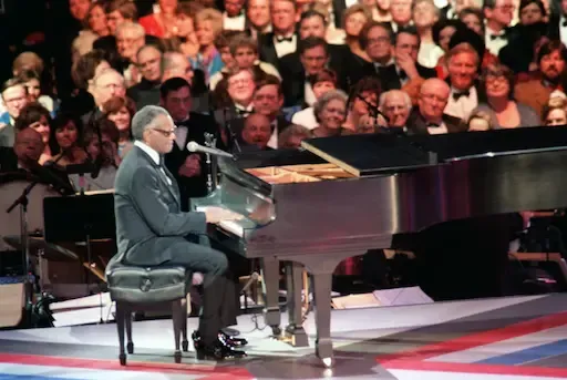 Ray Charles interprétant Hit the Road Jack en concert — ambiance soul