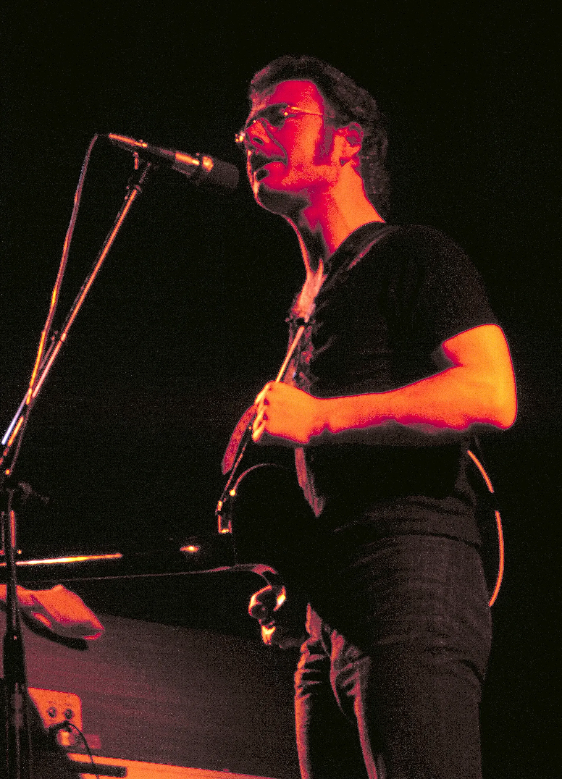 Robert Fripp avec sa guitare