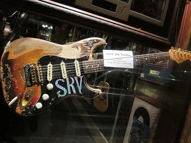 Réplique de la Stratocaster Number One associée à Stevie Ray Vaughan