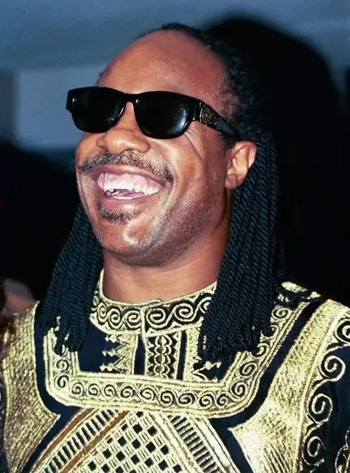 Stevie Wonder jouant un rythme ternaire