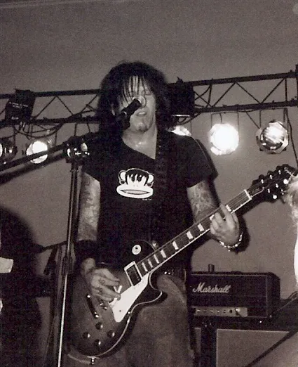 Tracii Guns guitare : L.A. Guns, origines et hard rock de Los Angeles