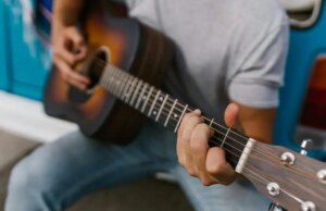 Comment progresser sans effort à la guitare avec Guitar Social Club.