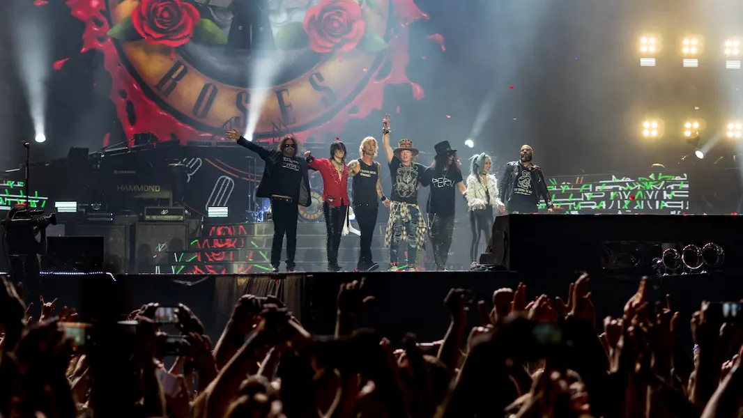 Guitariste jouant I Used to Love Her de Guns N' Roses