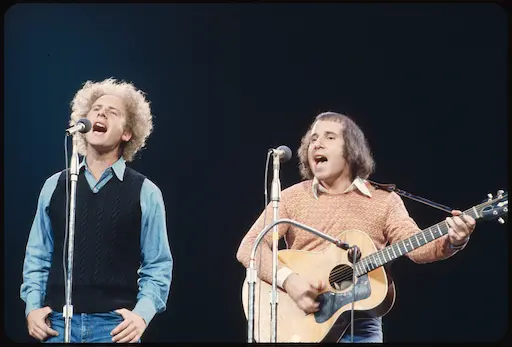 Simon & Garfunkel chantant The Sound of Silence