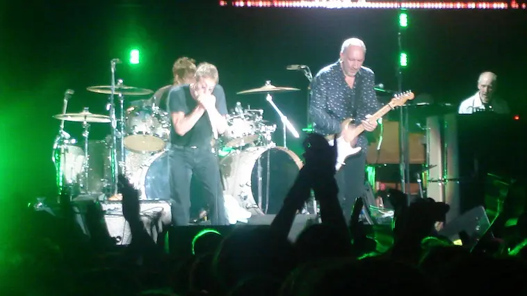 The Who en concert jouant Behind Blue Eyes