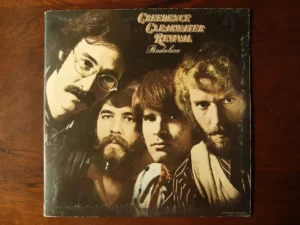 Portrait des quatre membres de Creedence Clearwater Revival sur la pochette de l’album Pendulum