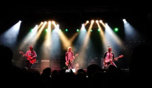 Illustration pour Jouer Runaway Train de Soul Asylum à la Guitare (Niveau Moyen) – Guitar Social Club