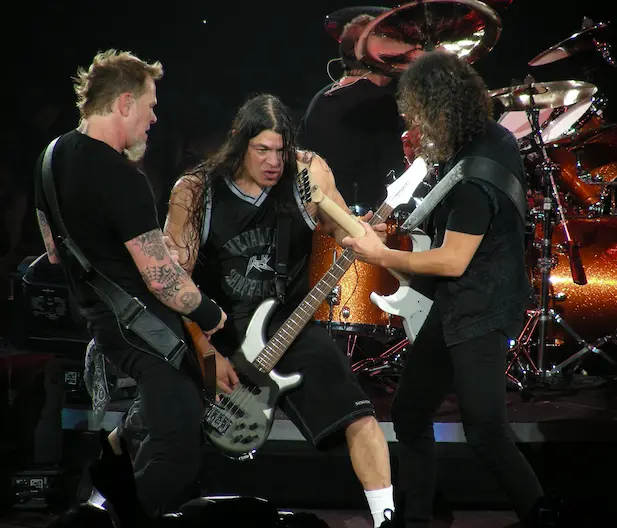 Metallica en concert jouant Fade to Black