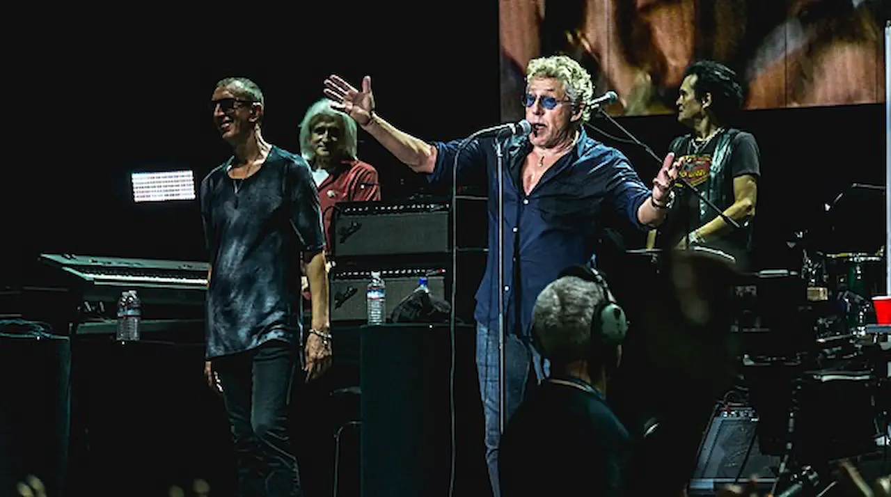 The Who en concert jouant Behind Blue Eyes