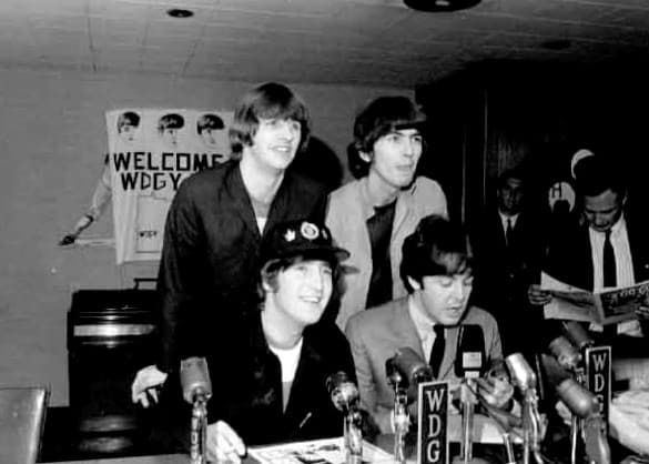 Les Beatles lors d’une conférence de presse en 1965