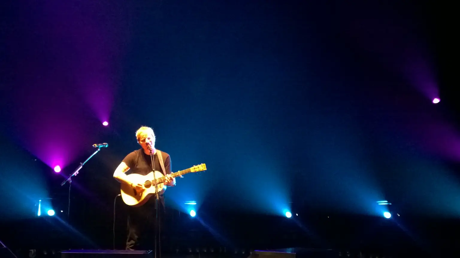 Ed Sheeran en live interprétant I See Fire