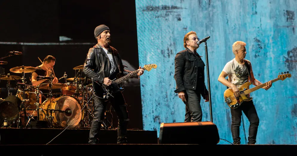 U2 en concert interprétant I Still Haven't Found What I'm Looking For