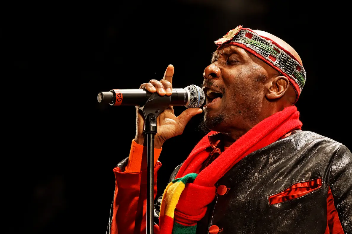 Jimmy Cliff chantant I Can See Clearly Now