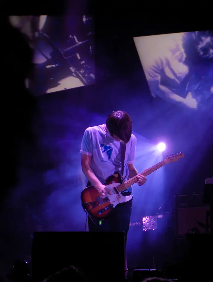 Guitariste de Radiohead jouant High and Dry
