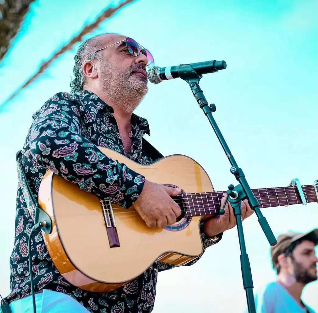 Gipsy Kings jouant Djobi Djoba guitare facile