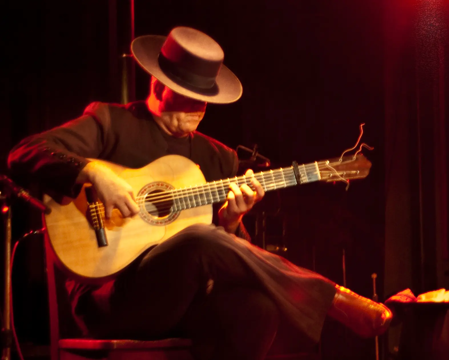 Yohann Abbou enseignant la guitare